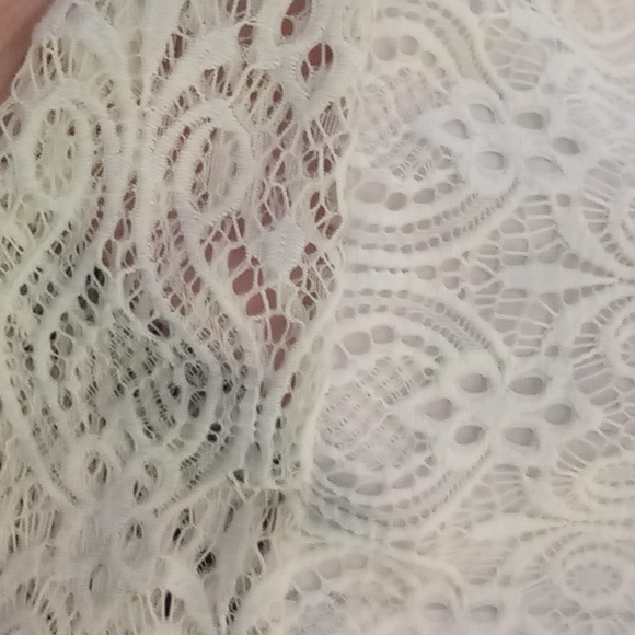 ⚡3/$25⚡ Lace short sleeve top - Picture 5 of 5